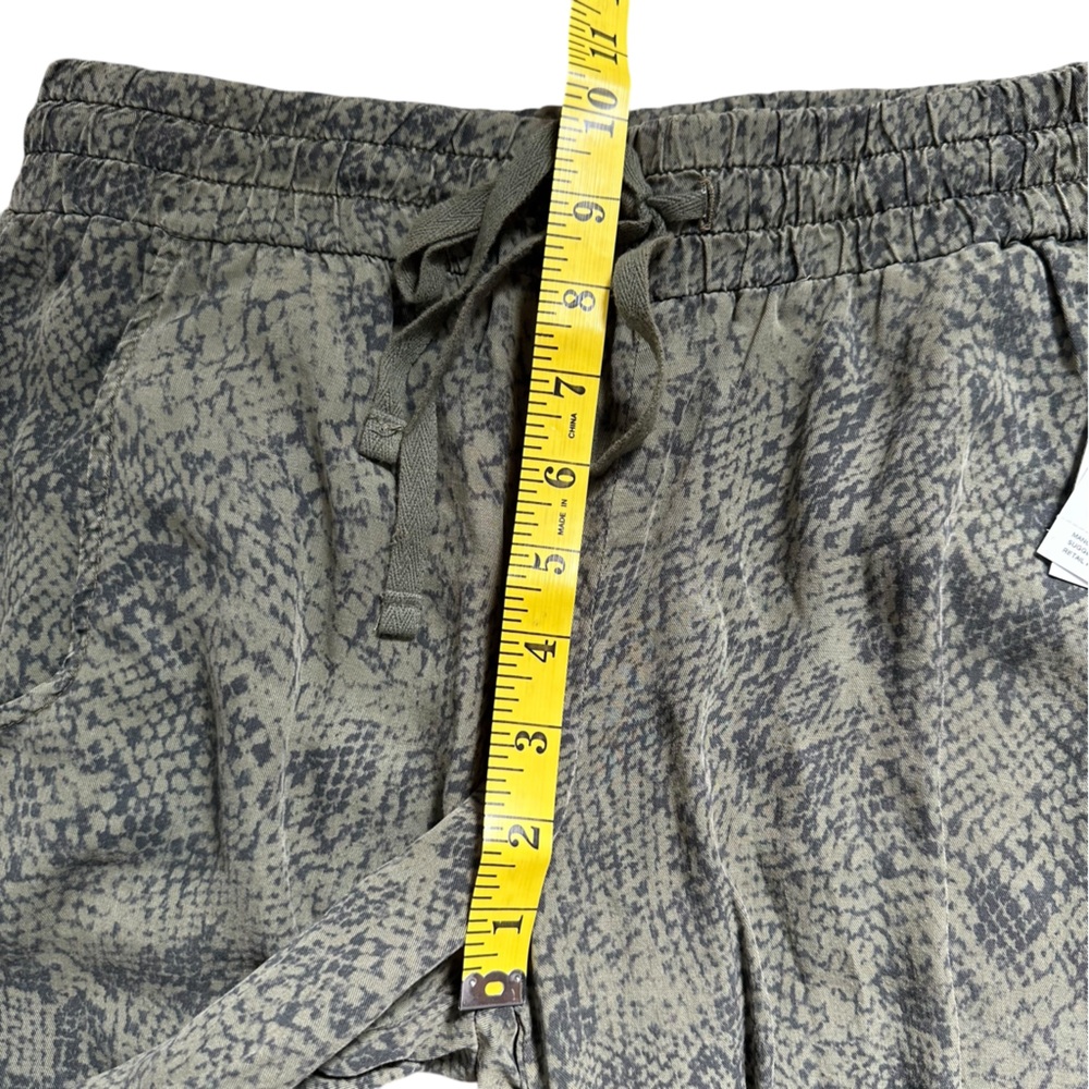 NWT Bella Dahl Print Pocketed Jogger Pants Cactus Green M Snake - Picture 9 of 9